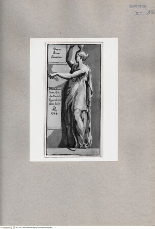 Vorderseite von British Museum [https://www.deutsche-digitale-bibliothek.de/content/lizenzen/rv-ez/] Frau mit einem Krug auf dem Kopf - , bh112377. Foto.