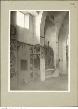 Vorderseite von Getty Research Institute [https://www.deutsche-digitale-bibliothek.de/content/lizenzen/rv-ez/] San Francesco - Inneres, westliche Langhauswand, Teilansicht, Blick nach Nordwesten, bh112620_recto. Foto: Hutzel, Max.