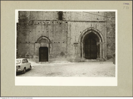 Vorderseite von Getty Research Institute [https://www.deutsche-digitale-bibliothek.de/content/lizenzen/rv-ez/] San Francesco - Ostfassade, Teilansicht, bh112930_recto. Foto: Hutzel, Max.