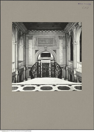 Vorderseite von Bibliotheca Hertziana [https://www.deutsche-digitale-bibliothek.de/content/lizenzen/rv-fz/] Palazzo StroganoffRaum D S01 & D 007 & D 1010: Großes Treppenhaus - Blick von oben, bh113933_recto. Foto: Rahn, ?.