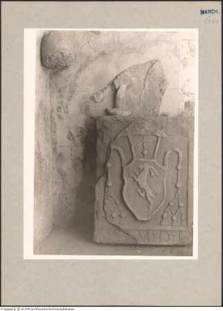 Vorderseite von National Gallery of Art, Washington? [https://www.deutsche-digitale-bibliothek.de/content/lizenzen/rv-ez/] Fragment eines Bischofswappens  - Gesamtansicht, bh114480_recto. Foto: Hutzel, Max.