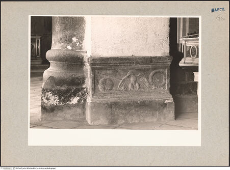 Vorderseite von National Gallery of Art, Washington? [https://www.deutsche-digitale-bibliothek.de/content/lizenzen/rv-ez/] Reliefblock mit einem von einem Adler ergriffenen Hasen zwischen Szepter, Globus und Lorbeerkranz - Vorderseite, Gesamtansicht, bh114485_recto. Foto.