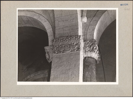 Vorderseite von National Gallery of Art, Washington? [https://www.deutsche-digitale-bibliothek.de/content/lizenzen/rv-ez/] Kapitelle mit Flechtwerk sowie vegetabilen, zoomorphen und christologischen MotivenSüdostpfeiler: Kapitelle der Rund- und Rechteckvorlagen - Kapitell der nördlichen Rechteckvorlage: zwei voneinander abgewandte Mischwesen mit verschlungenen Schlangenschwänzen, bh114541_recto. Foto: Hutzel, Max.