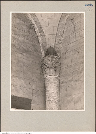 Vorderseite von National Gallery of Art, Washington? [https://www.deutsche-digitale-bibliothek.de/content/lizenzen/rv-ez/] Kapitelle mit Flechtwerk sowie vegetabilen, zoomorphen und christologischen MotivenViertelkapitell mit doppelschwänziger Sirene - Gesamtansicht, bh114551_recto. Foto: Hutzel, Max.