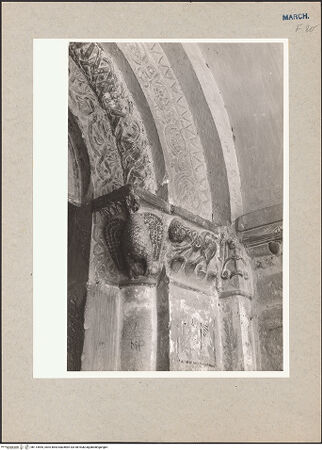 Vorderseite von National Gallery of Art, Washington? [https://www.deutsche-digitale-bibliothek.de/content/lizenzen/rv-ez/] WestportalKapitell mit Adler und Fabelwesen - Schrägansicht von links, bh114555_recto. Foto: Hutzel, Max.