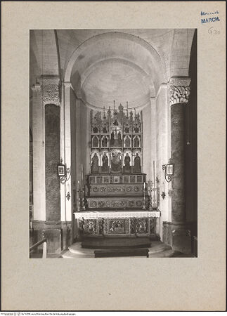 Vorderseite von National Gallery of Art, Washington? [https://www.deutsche-digitale-bibliothek.de/content/lizenzen/rv-ez/] HochaltarDer heilige Benedikt mit Maurus und Placidus, Scholastica, Kardinal Petrus Damiani und Benediktinermönchen - Historische Ansicht mit dem ursprünglichen, später ersetzten Retabel von Giovanni Antonio Bellinzoni (zugeschr., heute in: Galleria Nazionale delle Marche, Urbino), bh114558_recto. Foto: Hutzel, Max.