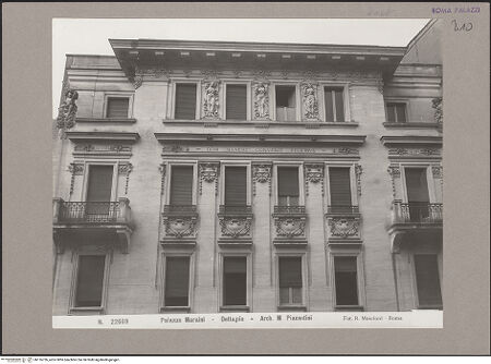 Vorderseite von Musei Vaticani Archivio Fotografico [https://www.deutsche-digitale-bibliothek.de/content/lizenzen/rv-ez/] Palazzo Maraini - Fassade, obere Stockwerke, bh116726_recto. Foto: Moscioni, Romualdo.