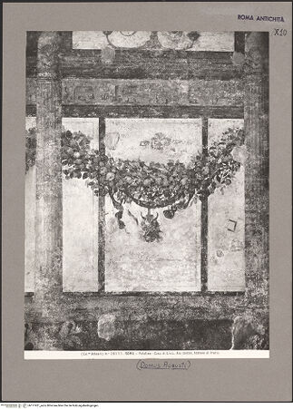 Vorderseite von Alinari [https://www.deutsche-digitale-bibliothek.de/content/lizenzen/rv-ez/] InnenausmalungFresken mit Scheinarchitektur und Dekor aus Festons - Detail: Interkolumnium mit Feston, bh117431_recto. Foto.