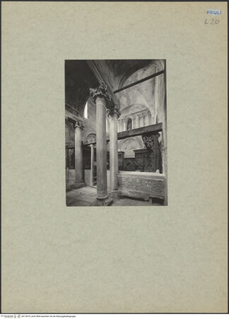 Vorderseite von Ediz. A. Bront, Cividale [https://www.deutsche-digitale-bibliothek.de/content/lizenzen/rv-ez/] Tempietto Longobardo - Innenansicht von Nordosten, bh118319_recto. Foto: Bront, A..