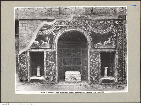 Vorderseite von Alinari [https://www.deutsche-digitale-bibliothek.de/content/lizenzen/rv-ez/] Mosaik mit Jagdmotiv - Gesamtansicht, bh118505_recto. Foto.