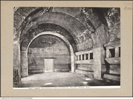 Vorderseite von Alinari [https://www.deutsche-digitale-bibliothek.de/content/lizenzen/rv-ez/] Terme StabianeApodyterium der Männer - Gesamtansicht, bh118643_recto. Foto.