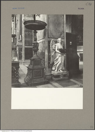 Vorderseite von Hutzel, Max [https://www.deutsche-digitale-bibliothek.de/content/lizenzen/rv-ez/] Zwei Engel mit WeihwasserbeckenErzengel Gabriel mit Weihwasserbecken - Schrägansicht von links, bh118866_recto. Foto: Hutzel, Max.