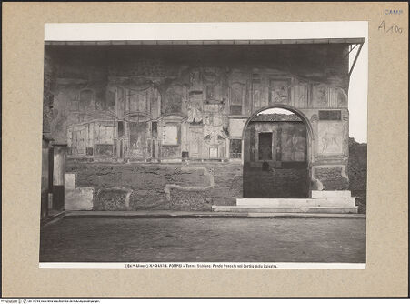 Vorderseite von Alinari [https://www.deutsche-digitale-bibliothek.de/content/lizenzen/rv-ez/] Terme Stabiane - Teilansicht. Wand mit Stuckdekoration, bh119784_recto. Foto.