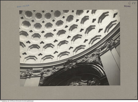 Vorderseite von Getty Research Institute? [https://www.deutsche-digitale-bibliothek.de/content/lizenzen/rv-fz/] Engel, Putti und HeiligeEngel und Putti - Arkade und Kuppelansatz mit Engeln, bh120096_recto. Foto: Hutzel, Max.