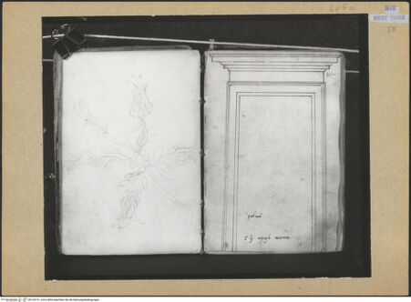 Vorderseite von Mellon? [https://www.deutsche-digitale-bibliothek.de/content/lizenzen/rv-ez/] Codex Mellon (Sketchbook of Menicantonio)Blumenskizze und Türrahmung - , bh120731_recto. Foto.