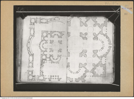 Vorderseite von Mellon? [https://www.deutsche-digitale-bibliothek.de/content/lizenzen/rv-ez/] Codex Mellon (Sketchbook of Menicantonio)Rom, Sankt Peter, Grundrisse nach Peruzzi - , bh120788_recto. Foto.