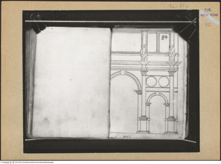 Vorderseite von Mellon? [https://www.deutsche-digitale-bibliothek.de/content/lizenzen/rv-ez/] Codex Mellon (Sketchbook of Menicantonio)Recto: Aufriss des Konstantinbogens (Ausschnitt) - , bh120792_recto. Foto.