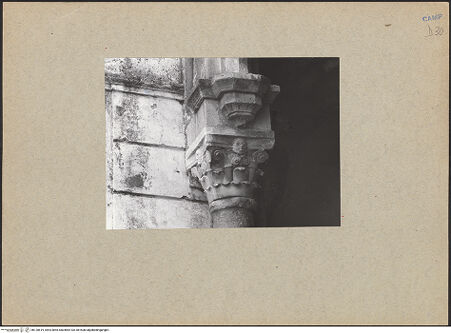 Vorderseite von Bibliotheca Hertziana [https://www.deutsche-digitale-bibliothek.de/content/lizenzen/rv-fz/] Kapitell 1 - Seitenansicht, bh120819_recto. Foto.