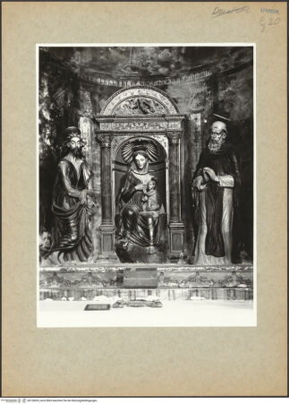 Vorderseite von ICCD [https://www.deutsche-digitale-bibliothek.de/content/lizenzen/rv-ez/] Altar der linken Apsis - Gesamtansicht, bh120839_recto. Foto.