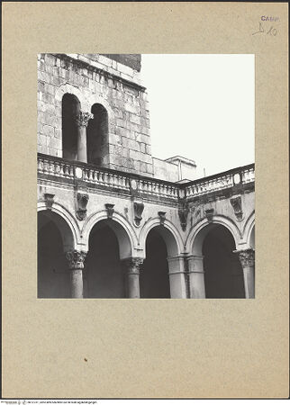 Vorderseite von Bibliotheca Hertziana [https://www.deutsche-digitale-bibliothek.de/content/lizenzen/rv-fz/] Duomo - Nordöstliche Ecke, bh121311_recto. Foto.