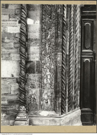 Vorderseite von ICCD [https://www.deutsche-digitale-bibliothek.de/content/lizenzen/rv-ez/] Linkes Gewände, unterer Bereich, bh121777_recto. Foto.