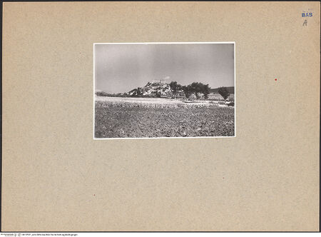 Vorderseite von Bibliotheca Hertziana [https://www.deutsche-digitale-bibliothek.de/content/lizenzen/rv-fz/] Ansicht mit Burg von Süden, bh122531_recto. Foto: Schwarz, Heinrich Mathias.