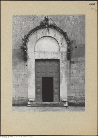 Vorderseite von Bibliotheca Hertziana [https://www.deutsche-digitale-bibliothek.de/content/lizenzen/rv-fz/] Hauptportal - Gesamtansicht, bh122535_recto. Foto.