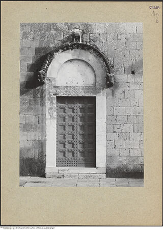 Vorderseite von Bibliotheca Hertziana [https://www.deutsche-digitale-bibliothek.de/content/lizenzen/rv-fz/] Linkes Portal - Gesamtansicht, bh122536_recto. Foto.