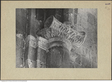 Vorderseite von Bibliotheca Hertziana [https://www.deutsche-digitale-bibliothek.de/content/lizenzen/rv-fz/] Kapitelle der Vierung und des QuerhausesKapitell der Vierung - Gesamtansicht, bh122546_recto. Foto.