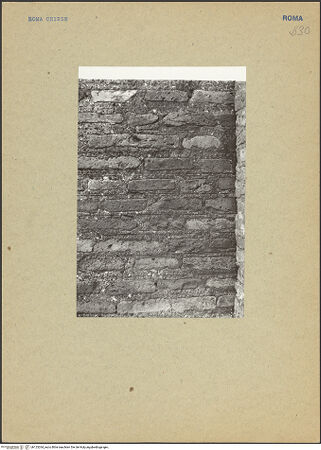 Vorderseite von Malmstrom, Ronald E. [https://www.deutsche-digitale-bibliothek.de/content/lizenzen/rv-ez/] Santa Maria in Aracoeli - Campanile, Westwand, Detail: Mauerwerk (über der 7. und 8. Kapelle), bh123264_recto. Foto.