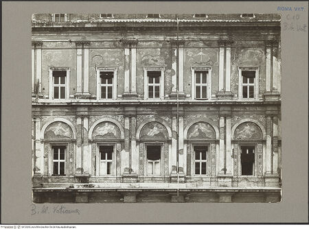 Vorderseite von Musei Vaticani Archivio Fotografico [https://www.deutsche-digitale-bibliothek.de/content/lizenzen/rv-ez/] BelvedereBibliothekshof - Westtrakt, bh123292_recto. Foto.