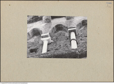 Vorderseite von Bibliotheca Hertziana [https://www.deutsche-digitale-bibliothek.de/content/lizenzen/rv-fz/] Duomo - Kuppel, Arkade, Detail, bh124284_recto. Foto.