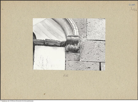 Vorderseite von Bibliotheca Hertziana [https://www.deutsche-digitale-bibliothek.de/content/lizenzen/rv-fz/] DuomoSüdfassade - Südliches Seitenschiff, erstes Fenster von Westen, bh124869_recto. Foto.