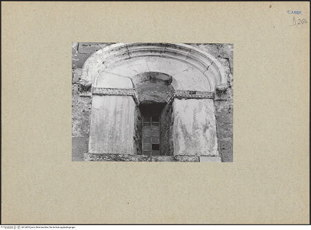 Vorderseite von Bibliotheca Hertziana [https://www.deutsche-digitale-bibliothek.de/content/lizenzen/rv-fz/] DuomoNördlicher Querhausarm - Nordwand, oberes Fenster links, bh124873_recto. Foto.