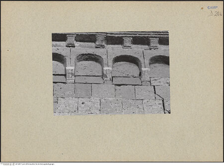 Vorderseite von Bibliotheca Hertziana [https://www.deutsche-digitale-bibliothek.de/content/lizenzen/rv-fz/] DuomoNördlicher Querhausarm - Westwand, Blendbogenarkade, bh124877_recto. Foto.