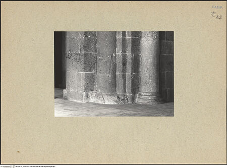 Vorderseite von Bibliotheca Hertziana [https://www.deutsche-digitale-bibliothek.de/content/lizenzen/rv-fz/] DuomoQuerhaus und Kuppel - Querhaus, Pfeiler, Sockel, bh124878_recto. Foto.