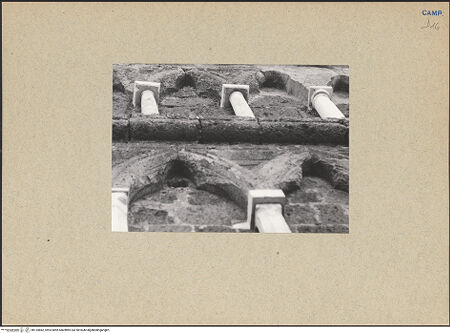 Vorderseite von Bibliotheca Hertziana [https://www.deutsche-digitale-bibliothek.de/content/lizenzen/rv-fz/] Duomo - Kuppel, Arkade, Detail, bh124882_recto. Foto.