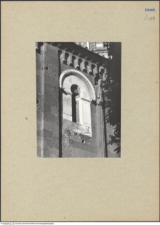 Vorderseite von Bibliotheca Hertziana [https://www.deutsche-digitale-bibliothek.de/content/lizenzen/rv-fz/] DuomoSüdlicher Querhausarm - Ostwand, oberes Fenster, bh126092_recto. Foto: Mörsch.