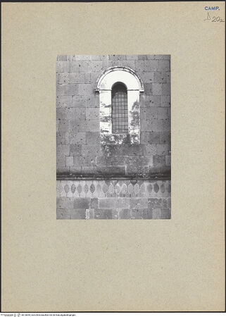 Vorderseite von Bibliotheca Hertziana [https://www.deutsche-digitale-bibliothek.de/content/lizenzen/rv-fz/] DuomoNordfassade - Nördliches Seitenschiff, fünftes Fenster von Osten, bh126095_recto. Foto: Mörsch.