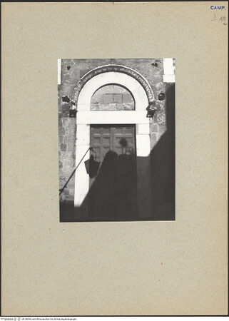 Vorderseite von Bibliotheca Hertziana [https://www.deutsche-digitale-bibliothek.de/content/lizenzen/rv-fz/] Portal des südlichen Seitenschiffes - Gesamtansicht, bh126096_recto. Foto: Mörsch.