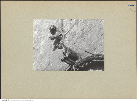 Vorderseite von Bibliotheca Hertziana [https://www.deutsche-digitale-bibliothek.de/content/lizenzen/rv-fz/] Hauptportal - Mittlere Konsole, bh126097_recto. Foto: Mörsch.