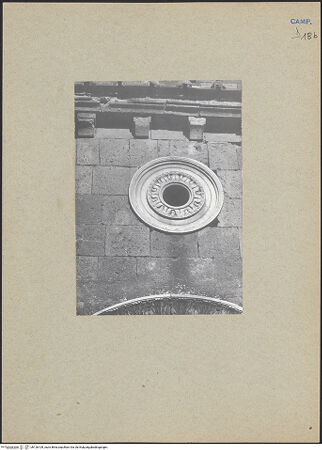 Vorderseite von Bibliotheca Hertziana [https://www.deutsche-digitale-bibliothek.de/content/lizenzen/rv-fz/] DuomoSüdfassade - Fenster über Südportal, bh126109_recto. Foto: Mörsch.