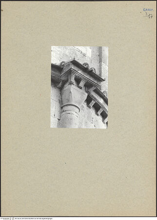 Vorderseite von Bibliotheca Hertziana [https://www.deutsche-digitale-bibliothek.de/content/lizenzen/rv-fz/] DuomoApsiden - Nordapsis, Detail, Kapitell, bh126234_recto. Foto.