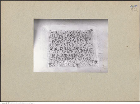 Vorderseite von Bibliotheca Hertziana [https://www.deutsche-digitale-bibliothek.de/content/lizenzen/rv-fz/] Inschrift der Grundlage - Gesamtansicht, bh126253_recto. Foto: Mörsch.