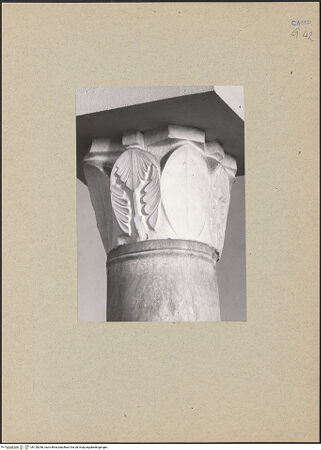 Vorderseite von Bibliotheca Hertziana [https://www.deutsche-digitale-bibliothek.de/content/lizenzen/rv-fz/] KapitelleMittelschiff, Arkade, Kapitell - Mittelschiff, Kapitell, bh126256_recto. Foto: Mörsch.