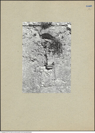 Vorderseite von Bibliotheca Hertziana [https://www.deutsche-digitale-bibliothek.de/content/lizenzen/rv-fz/] Abbazia della Ferrara - Innenraum: linkes Seitenschiff, Ansatz des Barockgewölbes, bh126285_recto. Foto.