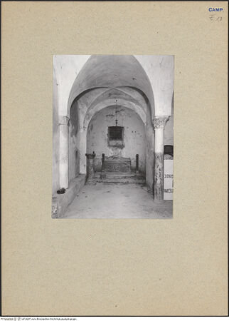 Vorderseite von Bibliotheca Hertziana [https://www.deutsche-digitale-bibliothek.de/content/lizenzen/rv-fz/] Cattedrale - Blick zum linken Altar, bh126287_recto. Foto.