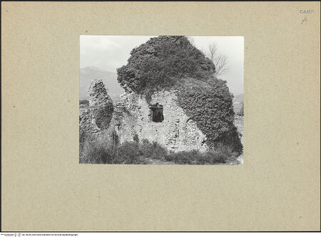 Vorderseite von Bibliotheca Hertziana [https://www.deutsche-digitale-bibliothek.de/content/lizenzen/rv-fz/] Abbazia della Ferrara - Außenbau: Mittelapsis, bh126289_recto. Foto.