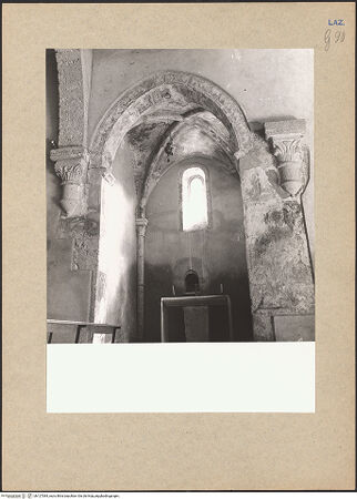 Vorderseite von Getty Research Institute [https://www.deutsche-digitale-bibliothek.de/content/lizenzen/rv-ez/] San PietroCappella - Blick in die Kapelle in Richtung Altarwand, nach Süden, bh127084_recto. Foto: Hutzel, Max.