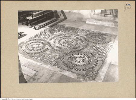 Vorderseite von Getty Research Institute [https://www.deutsche-digitale-bibliothek.de/content/lizenzen/rv-ez/] Pavimentrest mit Quincunx-Muster - Gesamtansicht, bh127087_recto. Foto: Hutzel, Max.